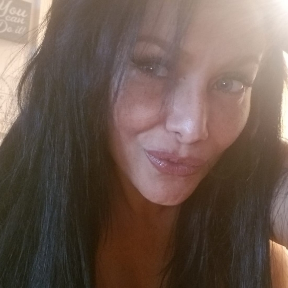 Meet your Posher, Alexa - Picture 2 of 8